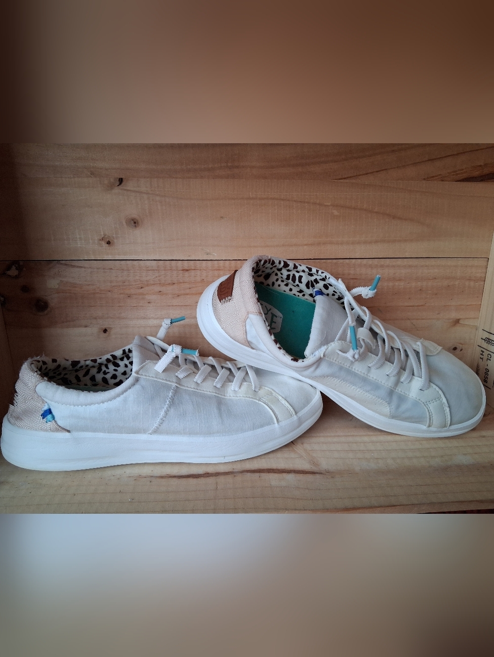 Women’s Hey Dude Karina White Sneakers Sz 10 - Picture 2 of 7